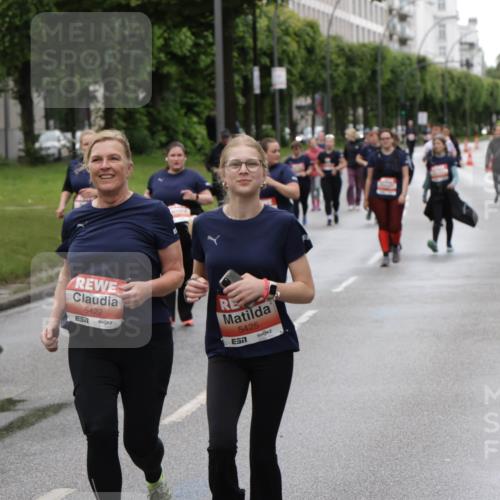 14.06.2026 - REWE Women's Run Jannik Wohlers http://msf.ph/oto/9815311 14.06.2026 10:43:49 Laufen 5422, 5425 meine-sportfotos.de