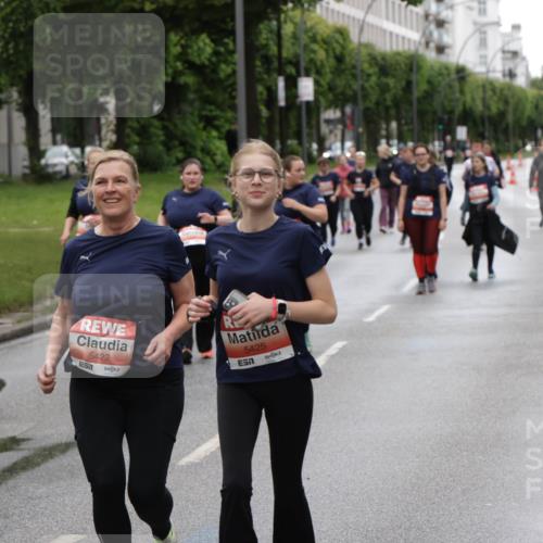 14.06.2026 - REWE Women's Run Jannik Wohlers http://msf.ph/oto/9815312 14.06.2026 10:43:49 Laufen 5422, 5425 meine-sportfotos.de