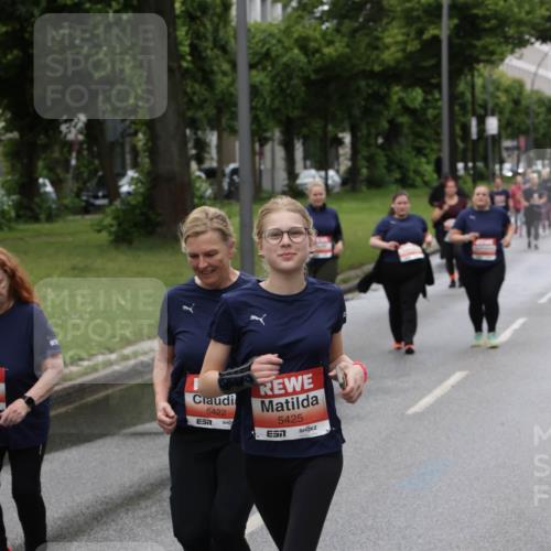 14.06.2026 - REWE Women's Run Jannik Wohlers http://msf.ph/oto/9815313 14.06.2026 10:43:50 Laufen 5422, 5425 meine-sportfotos.de
