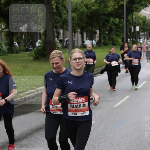 14.06.2026 - REWE Women's Run Jannik Wohlers http://msf.ph/oto/9815314 14.06.2026 10:43:50 Laufen 5422, 5425 meine-sportfotos.de