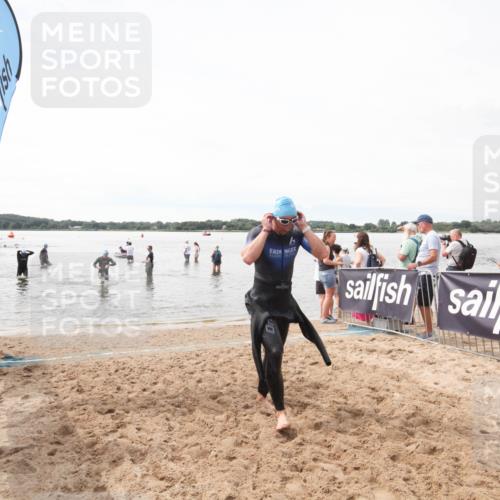 21.06.2026 - Viking Triathlon Michael Strokosch http://msf.ph/oto/9819467 21.06.2026 10:55:34 Schwimmen 305, 561 meine-sportfotos.de