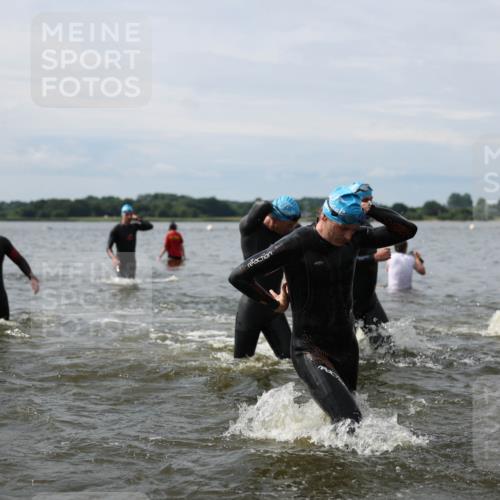 21.06.2026 - Viking Triathlon Michael Strokosch http://msf.ph/oto/9819511 21.06.2026 10:45:23 Schwimmen 37, 48, 54, 85, 105, 147, 158, 258, 273, 274, 302, 354, 376, 540, 562, 635 meine-sportfotos.de