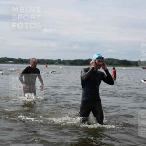 21.06.2026 - Viking Triathlon Michael Strokosch http://msf.ph/oto/9819522 21.06.2026 10:45:30 Schwimmen 37, 54, 85, 105, 147, 158, 274, 302, 376, 540, 562, 635 meine-sportfotos.de