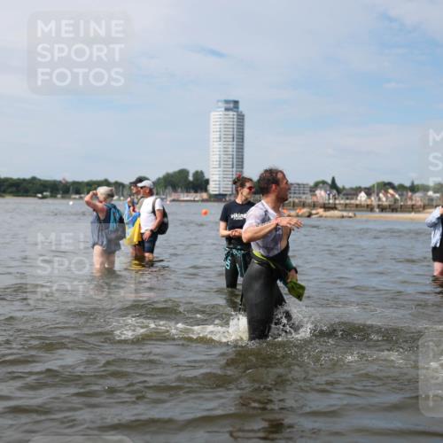 21.06.2026 - Viking Triathlon Michael Strokosch http://msf.ph/oto/9819603 21.06.2026 10:46:21 Schwimmen 91, 156, 322, 324, 363, 388, 403, 414, 497, 555, 650, 654 meine-sportfotos.de