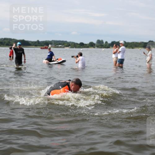 21.06.2026 - Viking Triathlon Michael Strokosch http://msf.ph/oto/9819607 21.06.2026 10:46:23 Schwimmen 91, 156, 260, 322, 324, 363, 388, 414, 497, 555, 650, 654 meine-sportfotos.de