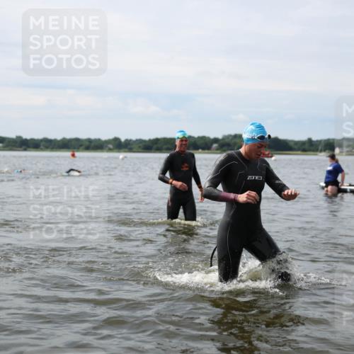 21.06.2026 - Viking Triathlon Michael Strokosch http://msf.ph/oto/9819737 21.06.2026 10:47:31 Schwimmen 56, 123, 183, 297, 304, 352, 353, 469, 554, 571, 574 meine-sportfotos.de