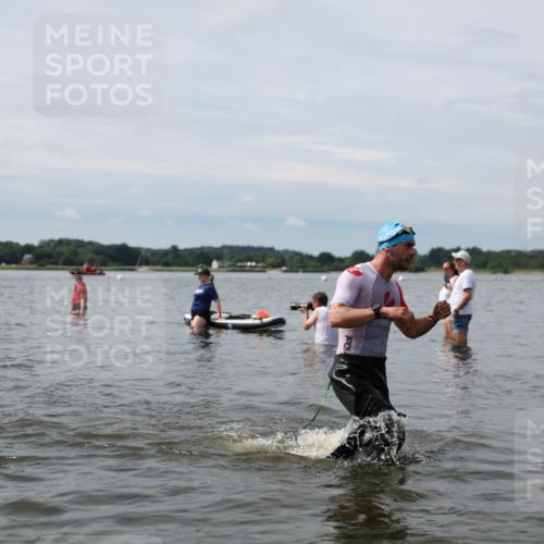 21.06.2026 - Viking Triathlon Michael Strokosch http://msf.ph/oto/9819756 21.06.2026 10:47:46 Schwimmen 56, 60, 574 meine-sportfotos.de