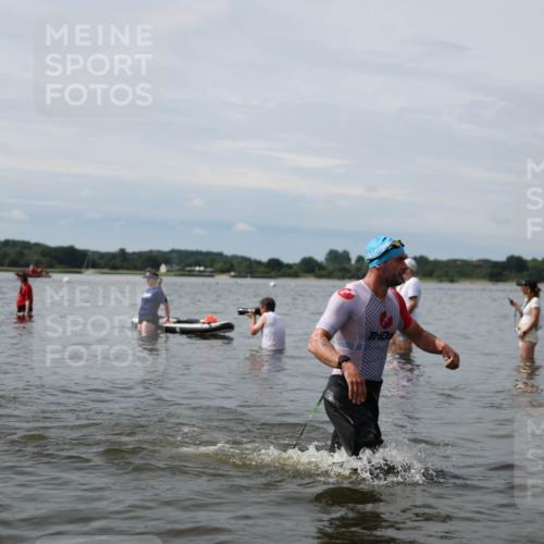 21.06.2026 - Viking Triathlon Michael Strokosch http://msf.ph/oto/9819757 21.06.2026 10:47:46 Schwimmen 56, 60, 574 meine-sportfotos.de