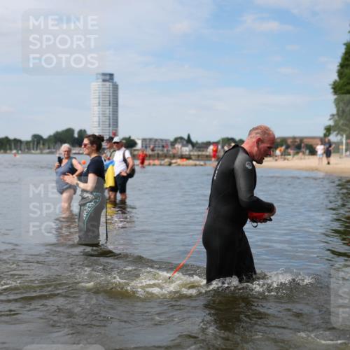 21.06.2026 - Viking Triathlon Michael Strokosch http://msf.ph/oto/9820012 21.06.2026 10:51:24 Schwimmen 335, 609, 628 meine-sportfotos.de