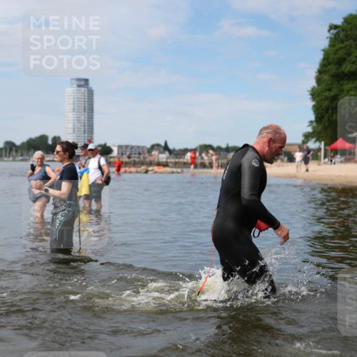 21.06.2026 - Viking Triathlon Michael Strokosch http://msf.ph/oto/9820013 21.06.2026 10:51:24 Schwimmen 335, 609, 628 meine-sportfotos.de