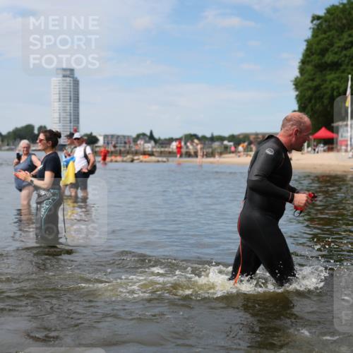 21.06.2026 - Viking Triathlon Michael Strokosch http://msf.ph/oto/9820014 21.06.2026 10:51:24 Schwimmen 335, 609, 628 meine-sportfotos.de