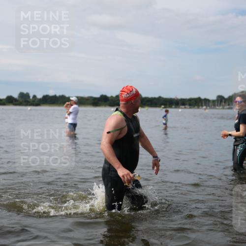 21.06.2026 - Viking Triathlon Michael Strokosch http://msf.ph/oto/9820018 21.06.2026 10:51:27 Schwimmen 335, 609, 628 meine-sportfotos.de