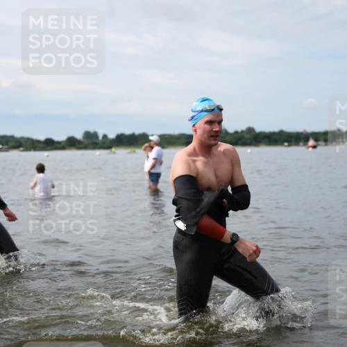 21.06.2026 - Viking Triathlon Michael Strokosch http://msf.ph/oto/9820175 21.06.2026 10:53:49 Schwimmen 61, 97, 190, 203, 257, 390, 515, 538, 631 meine-sportfotos.de