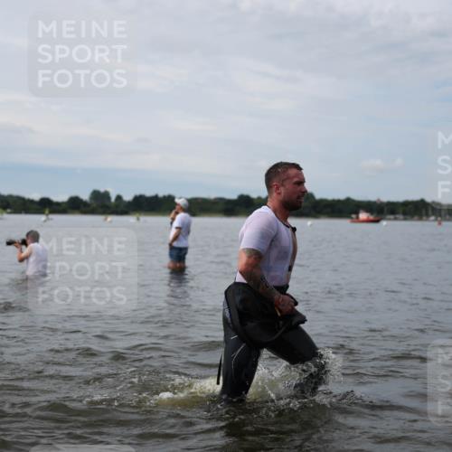 21.06.2026 - Viking Triathlon Michael Strokosch http://msf.ph/oto/9820266 21.06.2026 10:54:52 Schwimmen 52, 160, 244, 275, 309, 347, 424, 509 meine-sportfotos.de