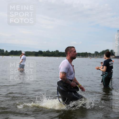 21.06.2026 - Viking Triathlon Michael Strokosch http://msf.ph/oto/9820268 21.06.2026 10:54:52 Schwimmen 52, 160, 244, 275, 309, 347, 424, 509 meine-sportfotos.de