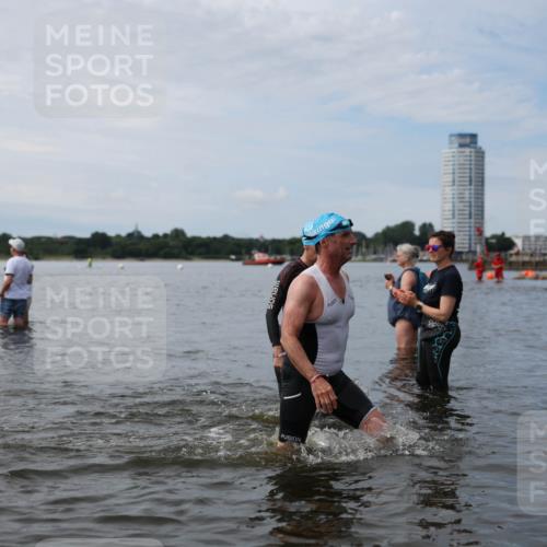 21.06.2026 - Viking Triathlon Michael Strokosch http://msf.ph/oto/9820291 21.06.2026 10:55:12 Schwimmen 305, 344, 561, 566 meine-sportfotos.de