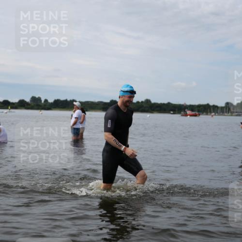21.06.2026 - Viking Triathlon Michael Strokosch http://msf.ph/oto/9820294 21.06.2026 10:55:19 Schwimmen 305, 344, 417, 561, 566 meine-sportfotos.de