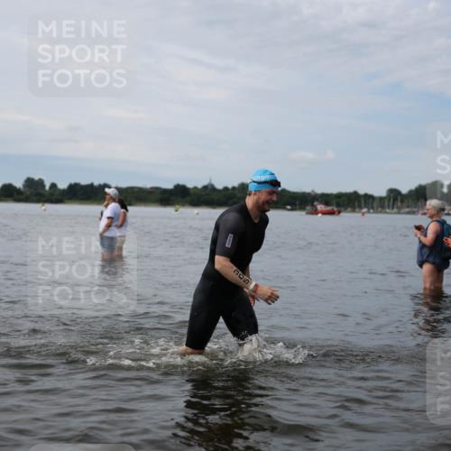 21.06.2026 - Viking Triathlon Michael Strokosch http://msf.ph/oto/9820295 21.06.2026 10:55:19 Schwimmen 305, 344, 417, 561, 566 meine-sportfotos.de