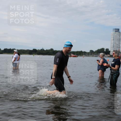 21.06.2026 - Viking Triathlon Michael Strokosch http://msf.ph/oto/9820296 21.06.2026 10:55:19 Schwimmen 305, 344, 417, 561, 566 meine-sportfotos.de