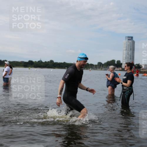 21.06.2026 - Viking Triathlon Michael Strokosch http://msf.ph/oto/9820297 21.06.2026 10:55:20 Schwimmen 305, 344, 417, 561, 566 meine-sportfotos.de