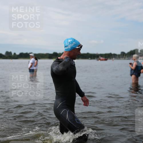 21.06.2026 - Viking Triathlon Michael Strokosch http://msf.ph/oto/9820304 21.06.2026 10:55:22 Schwimmen 81, 305, 344, 417, 561, 566 meine-sportfotos.de
