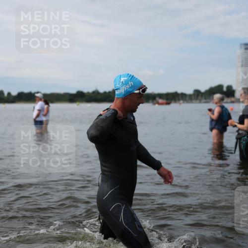 21.06.2026 - Viking Triathlon Michael Strokosch http://msf.ph/oto/9820305 21.06.2026 10:55:22 Schwimmen 81, 305, 344, 417, 561, 566 meine-sportfotos.de