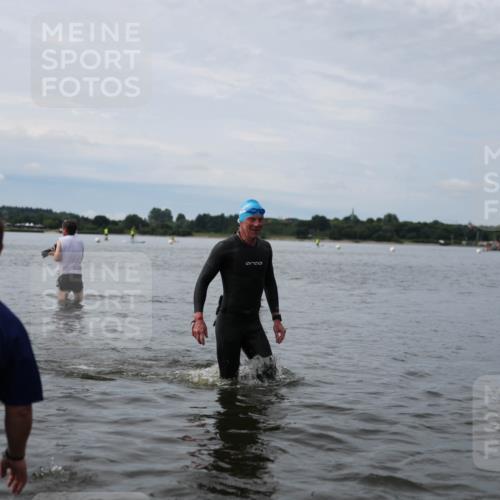 21.06.2026 - Viking Triathlon Michael Strokosch http://msf.ph/oto/9820307 21.06.2026 10:55:31 Schwimmen 77, 81, 417, 561 meine-sportfotos.de