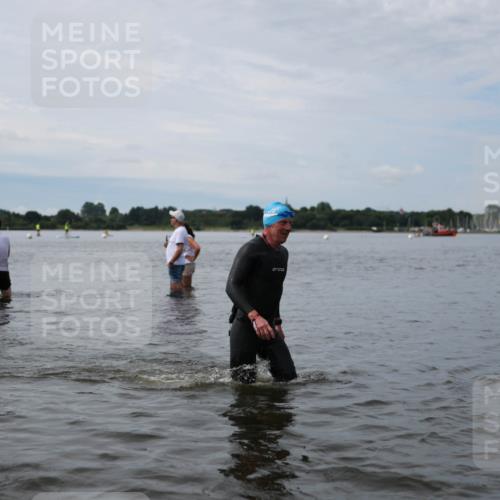21.06.2026 - Viking Triathlon Michael Strokosch http://msf.ph/oto/9820309 21.06.2026 10:55:31 Schwimmen 77, 81, 417, 561 meine-sportfotos.de