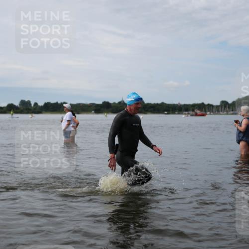 21.06.2026 - Viking Triathlon Michael Strokosch http://msf.ph/oto/9820310 21.06.2026 10:55:31 Schwimmen 77, 81, 417, 561 meine-sportfotos.de