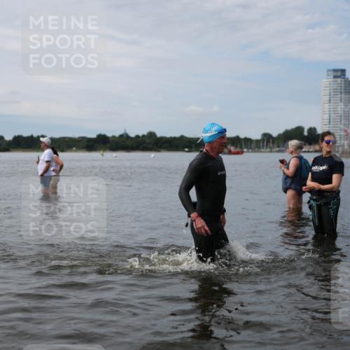 21.06.2026 - Viking Triathlon Michael Strokosch http://msf.ph/oto/9820313 21.06.2026 10:55:32 Schwimmen 77, 81, 417, 561 meine-sportfotos.de