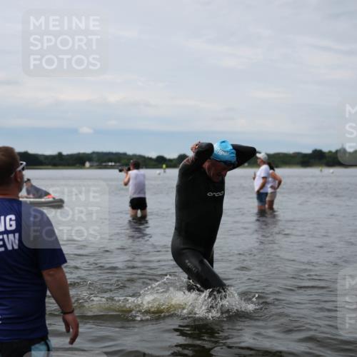 21.06.2026 - Viking Triathlon Michael Strokosch http://msf.ph/oto/9820316 21.06.2026 10:55:35 Schwimmen 77, 81, 417 meine-sportfotos.de