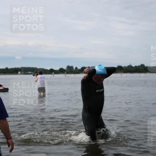 21.06.2026 - Viking Triathlon Michael Strokosch http://msf.ph/oto/9820318 21.06.2026 10:55:35 Schwimmen 77, 81, 417 meine-sportfotos.de