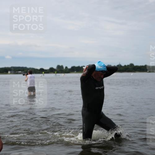 21.06.2026 - Viking Triathlon Michael Strokosch http://msf.ph/oto/9820319 21.06.2026 10:55:35 Schwimmen 77, 81, 417 meine-sportfotos.de