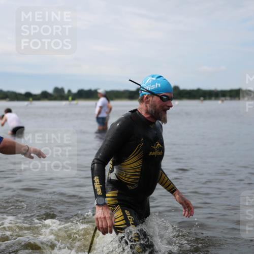 21.06.2026 - Viking Triathlon Michael Strokosch http://msf.ph/oto/9820329 21.06.2026 10:55:53 Schwimmen 77, 117, 264 meine-sportfotos.de