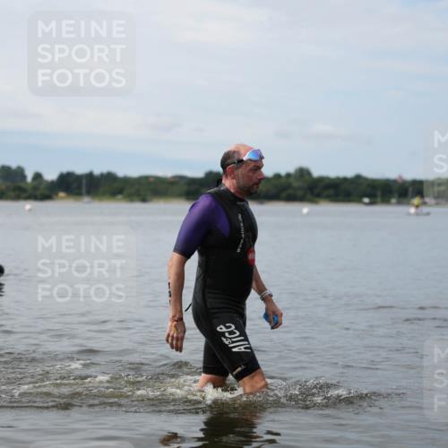 21.06.2026 - Viking Triathlon Michael Strokosch http://msf.ph/oto/9820452 21.06.2026 10:58:43 Schwimmen 141 meine-sportfotos.de