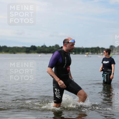 21.06.2026 - Viking Triathlon Michael Strokosch http://msf.ph/oto/9820455 21.06.2026 10:58:43 Schwimmen 141 meine-sportfotos.de