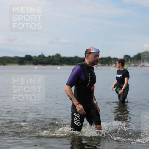 21.06.2026 - Viking Triathlon Michael Strokosch http://msf.ph/oto/9820456 21.06.2026 10:58:43 Schwimmen 141 meine-sportfotos.de