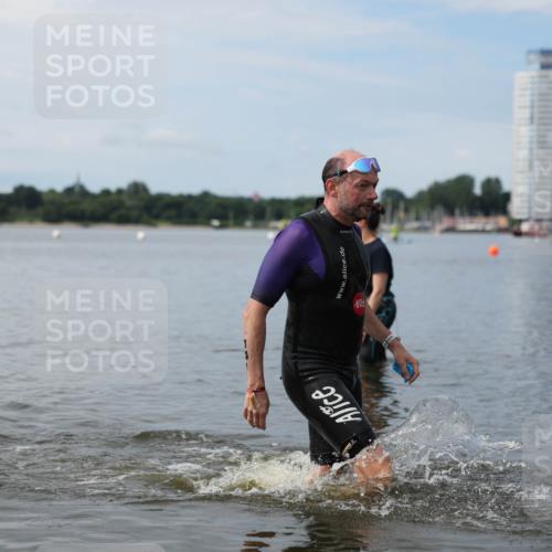 21.06.2026 - Viking Triathlon Michael Strokosch http://msf.ph/oto/9820458 21.06.2026 10:58:44 Schwimmen 141 meine-sportfotos.de