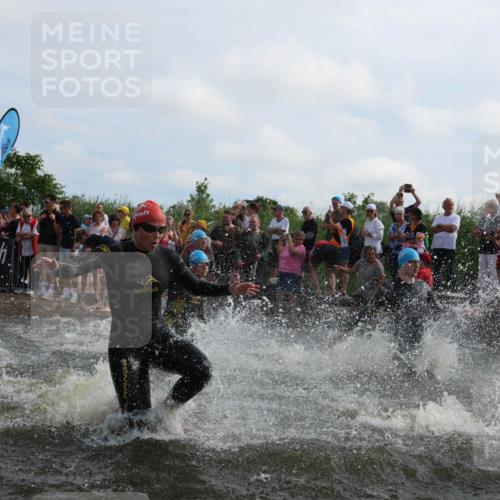 21.06.2026 - Viking Triathlon Michael Strokosch http://msf.ph/oto/9820663 21.06.2026 10:00:49 Schwimmen 27, 42, 46, 74, 98, 119, 176, 218, 371, 426, 441, 466, 565, 569, 643 meine-sportfotos.de