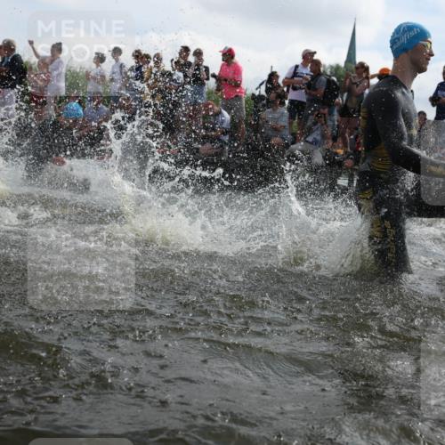 21.06.2026 - Viking Triathlon Michael Strokosch http://msf.ph/oto/9820678 21.06.2026 10:00:55 Schwimmen 17, 27, 42, 74, 98, 119, 218, 454, 466, 506, 565, 569, 623, 640, 643 meine-sportfotos.de
