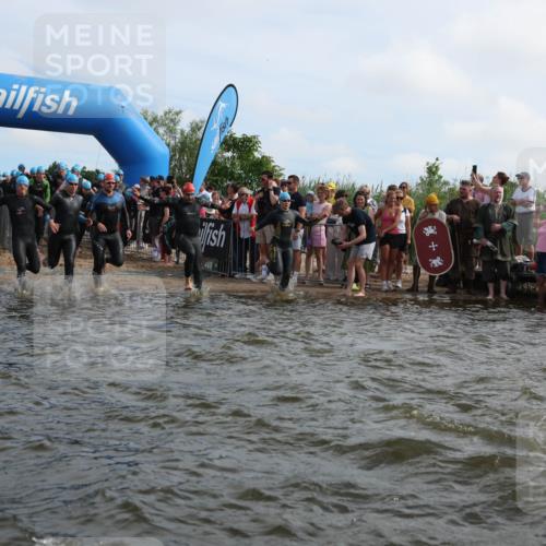 21.06.2026 - Viking Triathlon Michael Strokosch http://msf.ph/oto/9820679 21.06.2026 10:00:58 Schwimmen 14, 17, 27, 42, 74, 98, 180, 218, 249, 454, 466, 506, 565, 569, 623, 640 meine-sportfotos.de