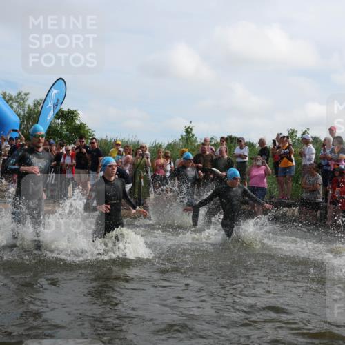 21.06.2026 - Viking Triathlon Michael Strokosch http://msf.ph/oto/9820749 21.06.2026 10:01:30 Schwimmen 13, 26, 28, 51, 62, 145, 300, 311, 359, 500, 551, 568, 576, 627, 665 meine-sportfotos.de