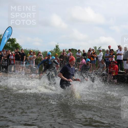 21.06.2026 - Viking Triathlon Michael Strokosch http://msf.ph/oto/9820757 21.06.2026 10:01:35 Schwimmen 13, 26, 62, 109, 113, 161, 278, 300, 311, 359, 551, 568, 576, 627, 633 meine-sportfotos.de