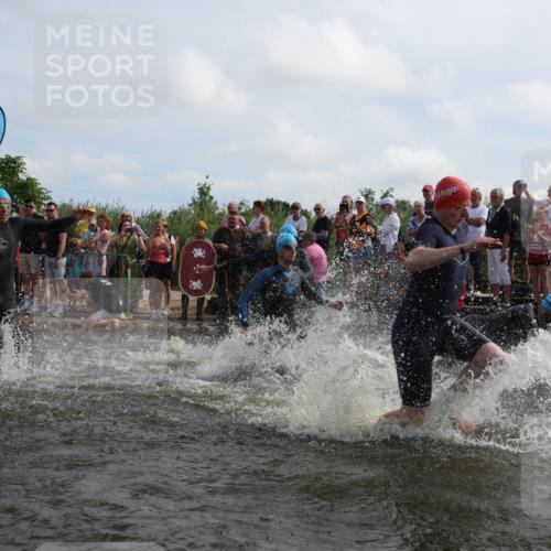 21.06.2026 - Viking Triathlon Michael Strokosch http://msf.ph/oto/9820759 21.06.2026 10:01:36 Schwimmen 13, 26, 62, 109, 113, 161, 278, 300, 311, 359, 551, 568, 576, 627, 633 meine-sportfotos.de