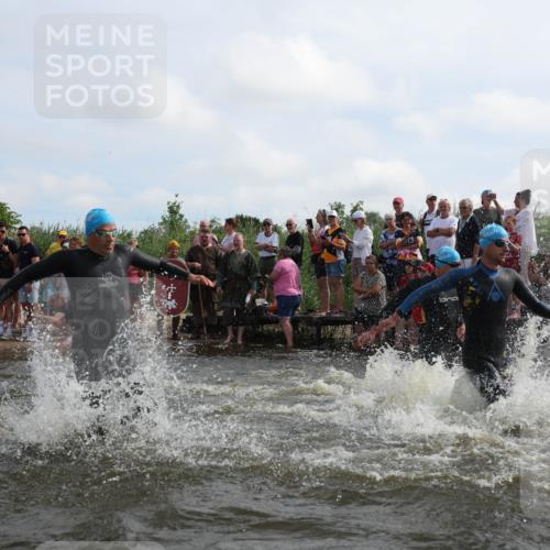 21.06.2026 - Viking Triathlon Michael Strokosch http://msf.ph/oto/9820763 21.06.2026 10:01:37 Schwimmen 13, 26, 62, 109, 113, 161, 278, 300, 311, 359, 551, 568, 576, 627, 633 meine-sportfotos.de
