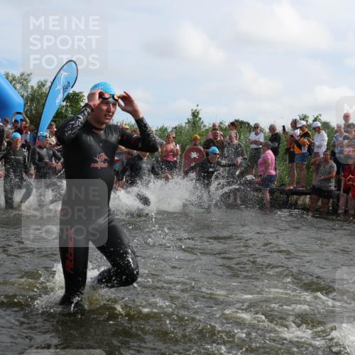 21.06.2026 - Viking Triathlon Michael Strokosch http://msf.ph/oto/9820765 21.06.2026 10:01:38 Schwimmen 13, 38, 62, 109, 113, 161, 278, 300, 311, 359, 432, 551, 627, 633 meine-sportfotos.de