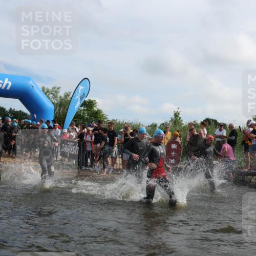 21.06.2026 - Viking Triathlon Michael Strokosch http://msf.ph/oto/9820787 21.06.2026 10:01:49 Schwimmen 30, 38, 194, 238, 265, 285, 332, 343, 391, 432, 543, 621, 644, 648, 664 meine-sportfotos.de