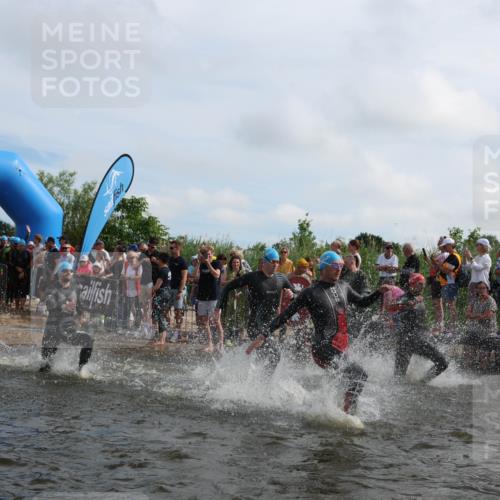 21.06.2026 - Viking Triathlon Michael Strokosch http://msf.ph/oto/9820788 21.06.2026 10:01:49 Schwimmen 30, 38, 194, 238, 265, 285, 332, 343, 391, 432, 543, 621, 644, 648, 664 meine-sportfotos.de