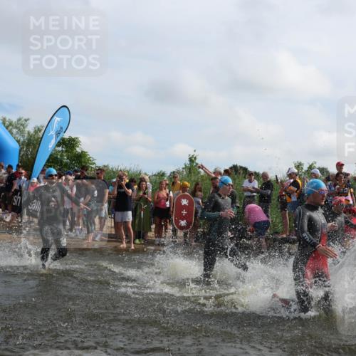 21.06.2026 - Viking Triathlon Michael Strokosch http://msf.ph/oto/9820790 21.06.2026 10:01:50 Schwimmen 30, 38, 194, 238, 265, 285, 332, 343, 391, 432, 543, 621, 644, 648, 664 meine-sportfotos.de