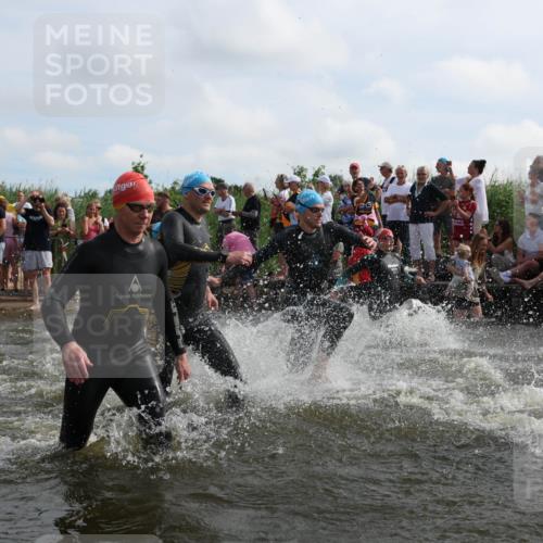 21.06.2026 - Viking Triathlon Michael Strokosch http://msf.ph/oto/9820813 21.06.2026 10:02:00 Schwimmen 30, 43, 55, 221, 226, 238, 265, 380, 394, 446, 524, 606, 625, 648, 664 meine-sportfotos.de